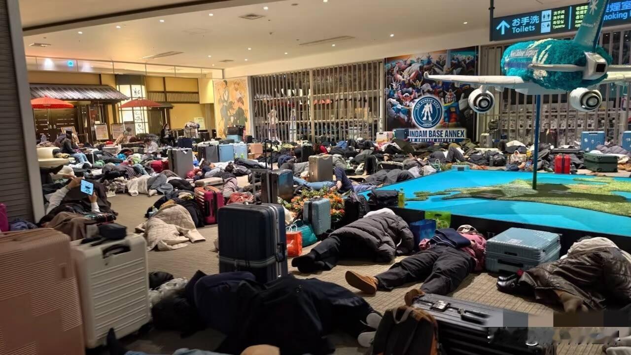 “派包机！必须派包机来接我们！”
听听这声嘶力竭的呐喊，来自刚刚还在北海道朋友圈