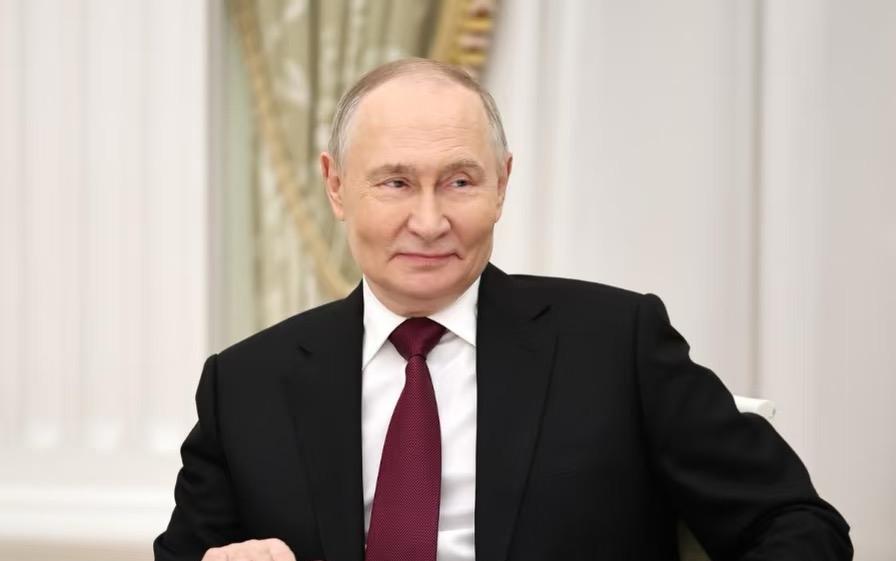 大帝：本季收入超预期哈
再天才的努力，也不及蠢人的灵机一动。大帝一朝醒来发现，?