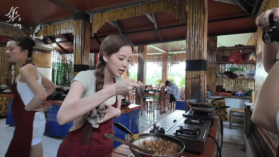 欧阳娜娜巴厘岛vlog欧阳娜娜翻船 娜娜的vlog真是给疲惫生活带来了温暖！看着