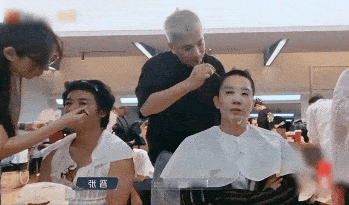 李承铉张晋你俩真不把我们当外人 披哥5后台成他俩茶话会了？李承铉说分被睡，张晋补