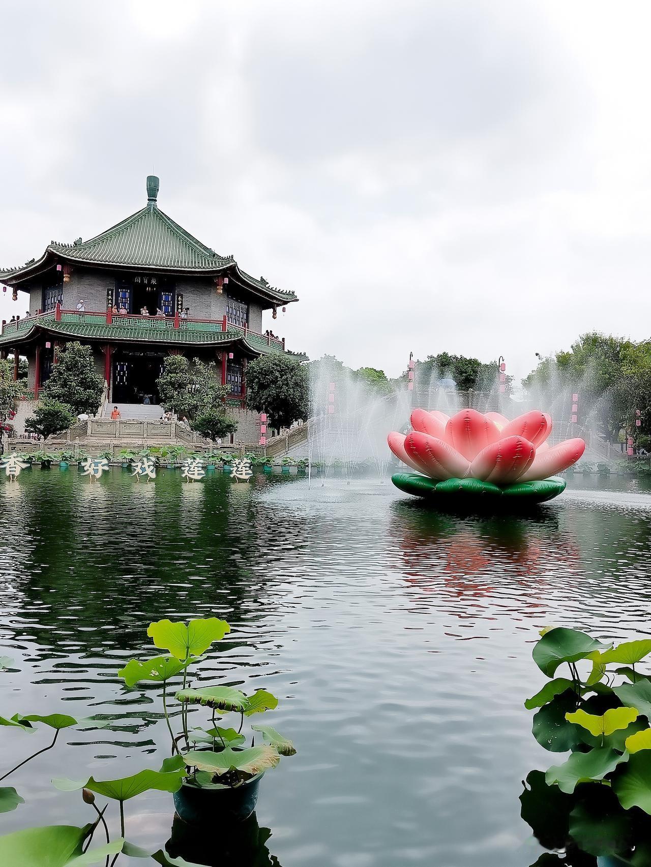 劳荣枝是个复杂又令人痛恨的女人。她本是教师，却走上犯罪深渊。和法子英搭档，在19
