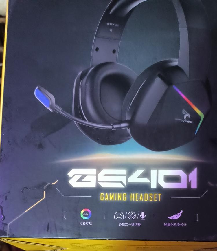 我那打工皇帝小舅子！
昨天去小舅子家玩，他送了我一副高档耳机。
他说这是他在东莞