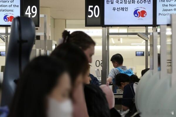 韩国去年访日游客946万人创历史新高，在外国游客中居首位海外新鲜事日本 据日本政