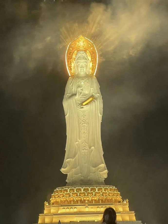 晚上刷到观音菩萨  评论很灵的 🙏  