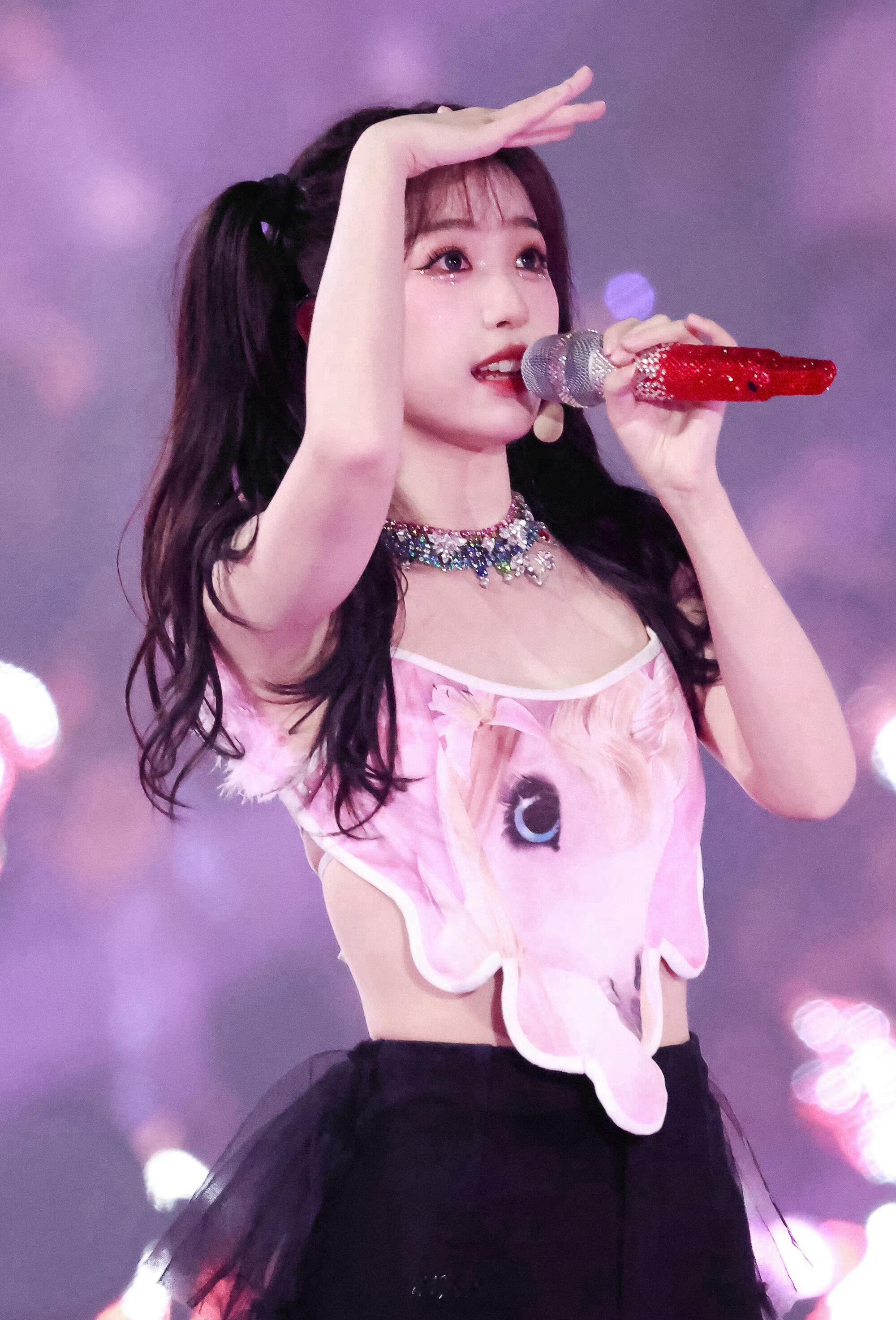 虞书欣生日会二开虞书欣真是人美心善，二开完全是为粉丝考虑，舞台重新布置确认不会被