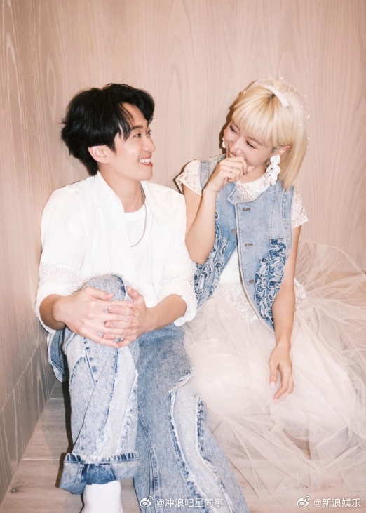 众星祝贺陈汉典lulu结婚众星恭喜陈汉典lulu结婚 Lulu与11日同步在社交