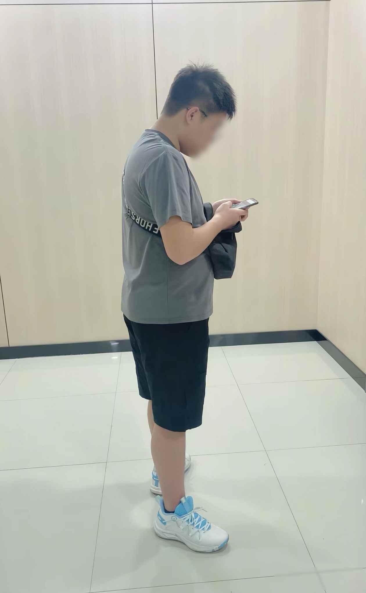 广西少年坠楼疑云难散 家校各执一词真相扑朔 谁该为年轻生命买单？

广西东兴中学
