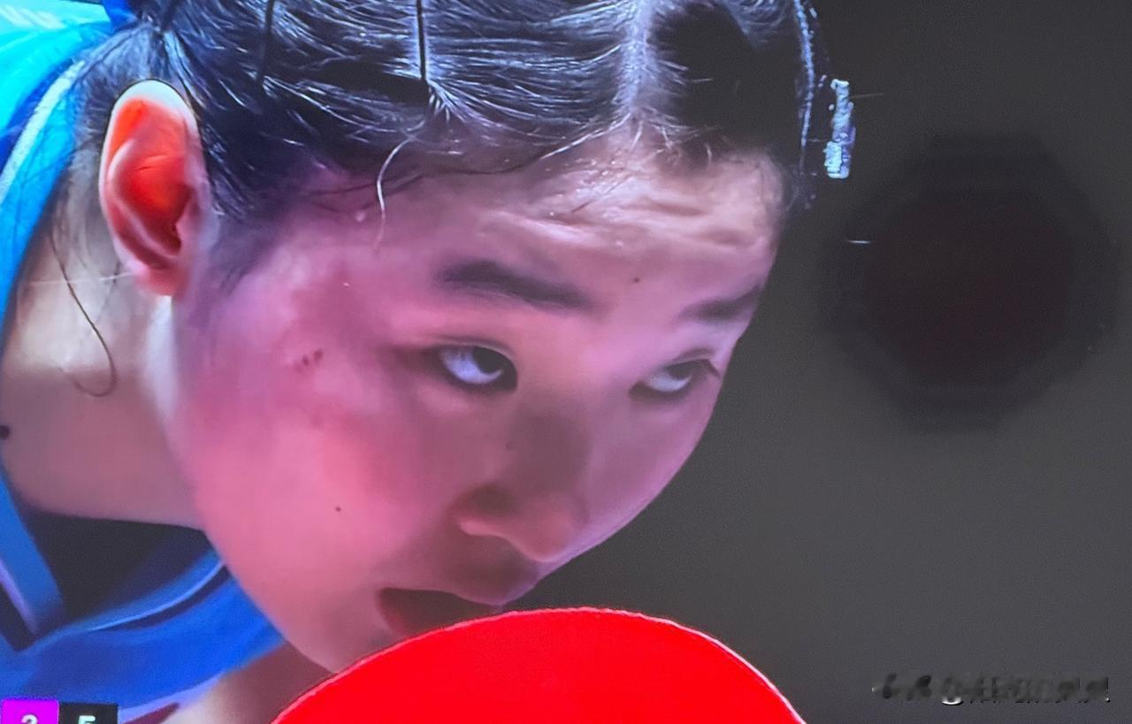 这兄妹俩今天一胜一败，败了的让人高兴，胜了的人们无所谓。
老大被打败了，3:4 