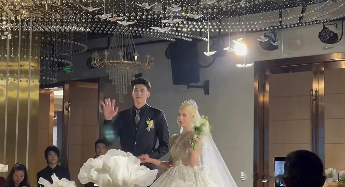 中国🇨🇳男排/福建男排副攻手饶书涵今日举办婚礼