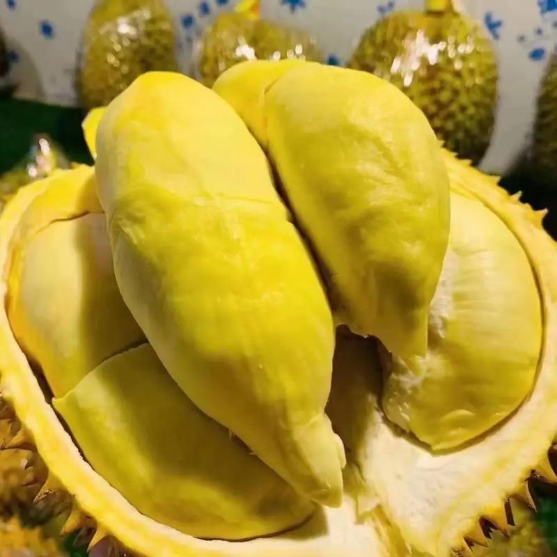 一天吃一个榴莲的女子哭诉老公要离婚，原来网友把她的视频发给她送外卖的老公了，她老
