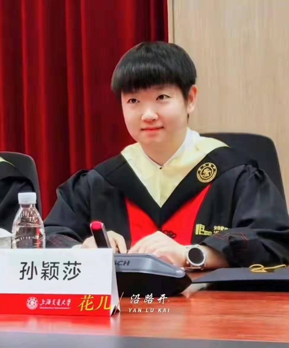【25岁的孙颖莎，本科毕业了】国内孩子的高考压力可大了，上个985更是千军万马过