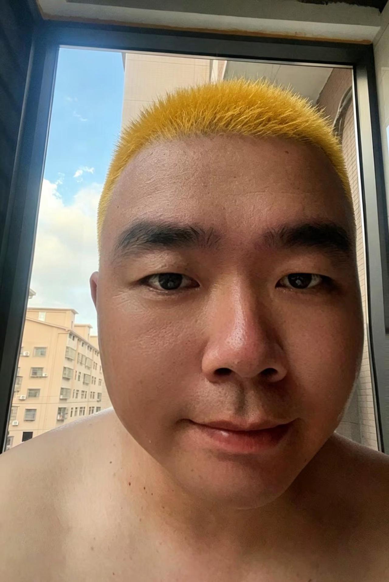 80后集体……染黄毛