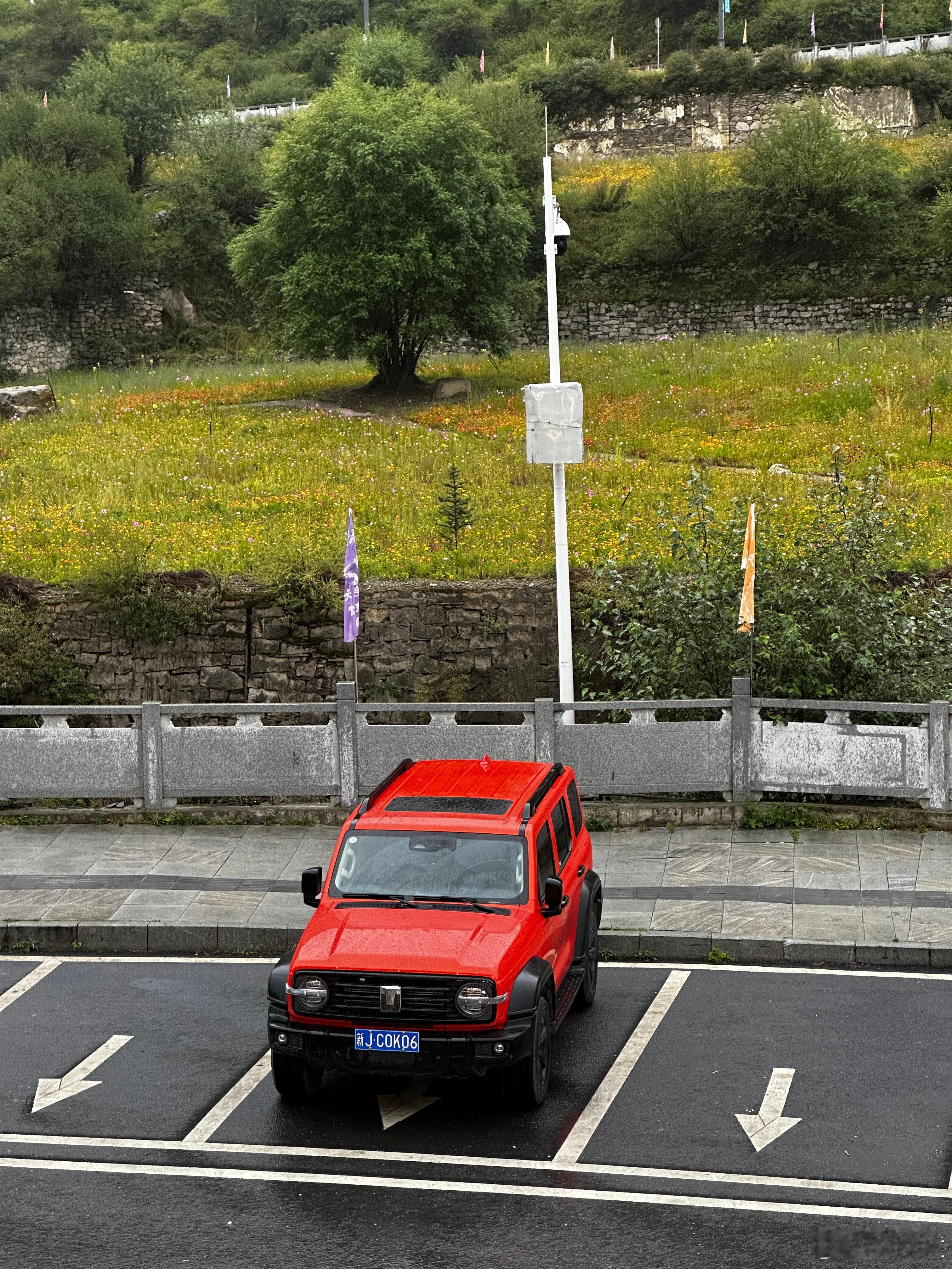 哪个瞬间让你觉得这车值了 有一次瓢泼大雨开车回家，家里是露天车位，挺好车以后发现