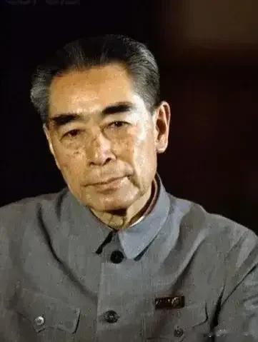 多人都不知道，周总理去世后，只穿了一件旧衣服下葬，而且旧衣服已经是他最好的衣服了