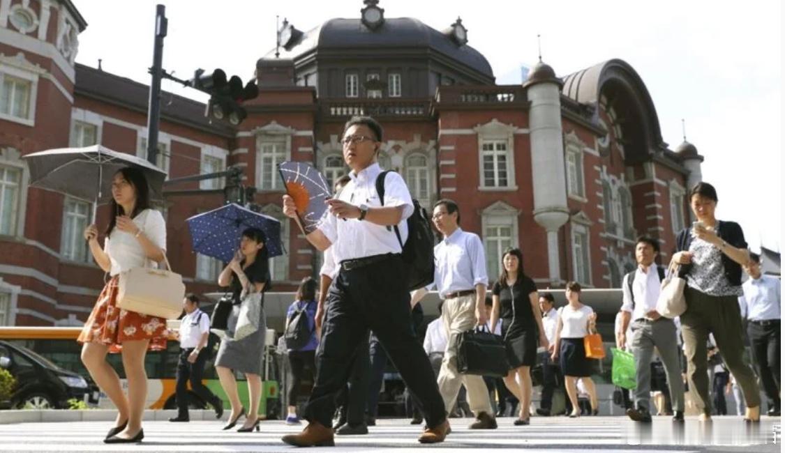 逾40℃“酷暑日”频现！东京推动“清凉办公”升级：可穿短裤上班、推广远程办公海外