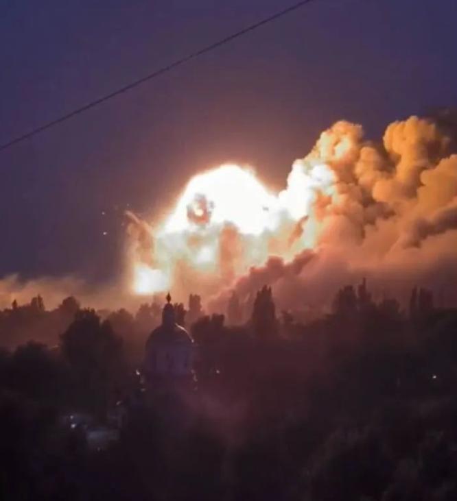 7月5日，乌克兰用海马斯打击了位于顿涅茨克马卡耶夫卡的一座俄军弹药库，不过俄方称