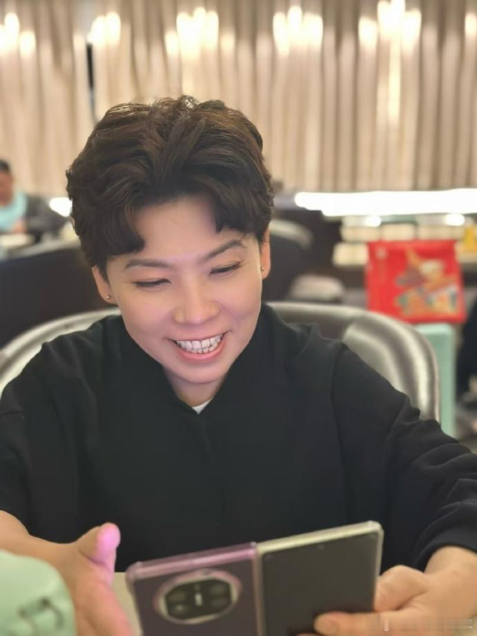 在业主聚会偶遇乒乓球世界冠军  在业主聚会偶遇邓亚萍，还一起吃团圆饭，这运气简直