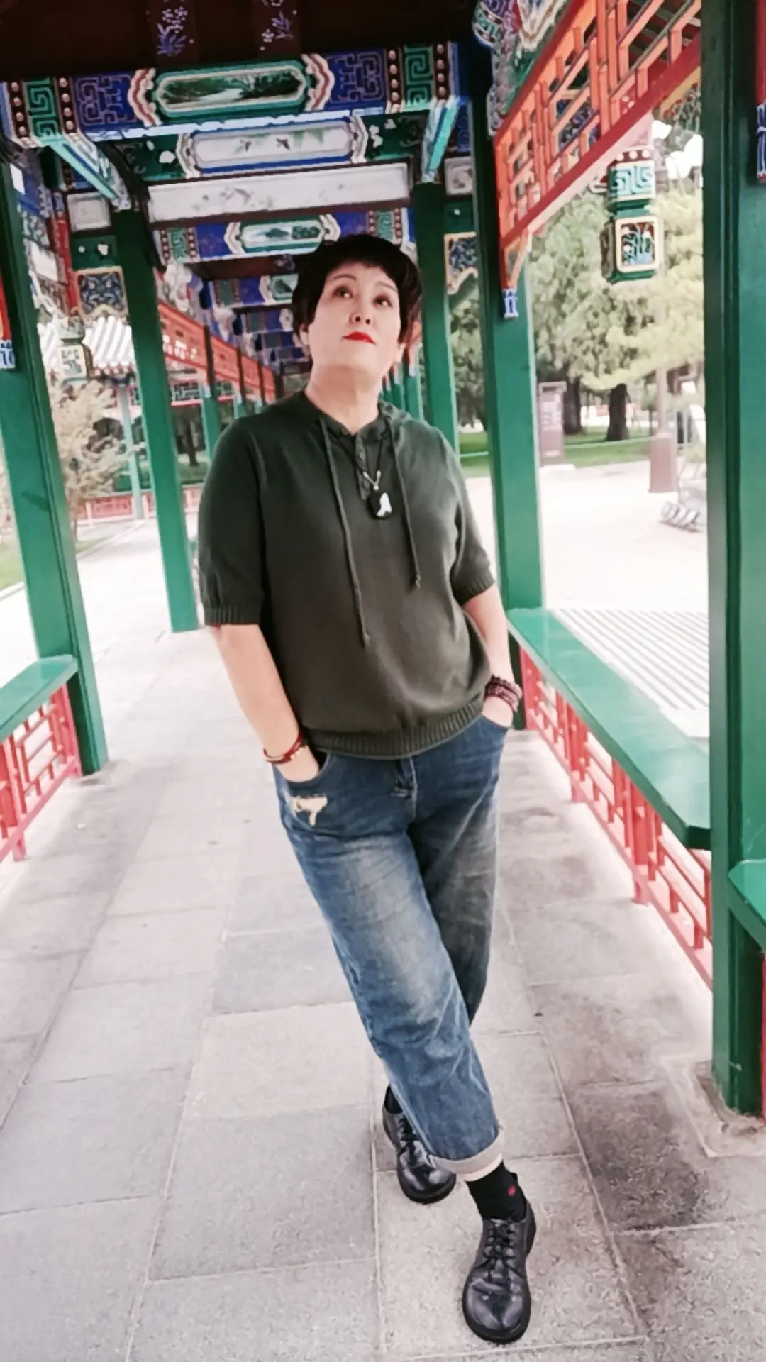 什么谁是谁非，什么谁错谁对，对某人而言不感兴趣 ，只想安稳的度春秋，健...