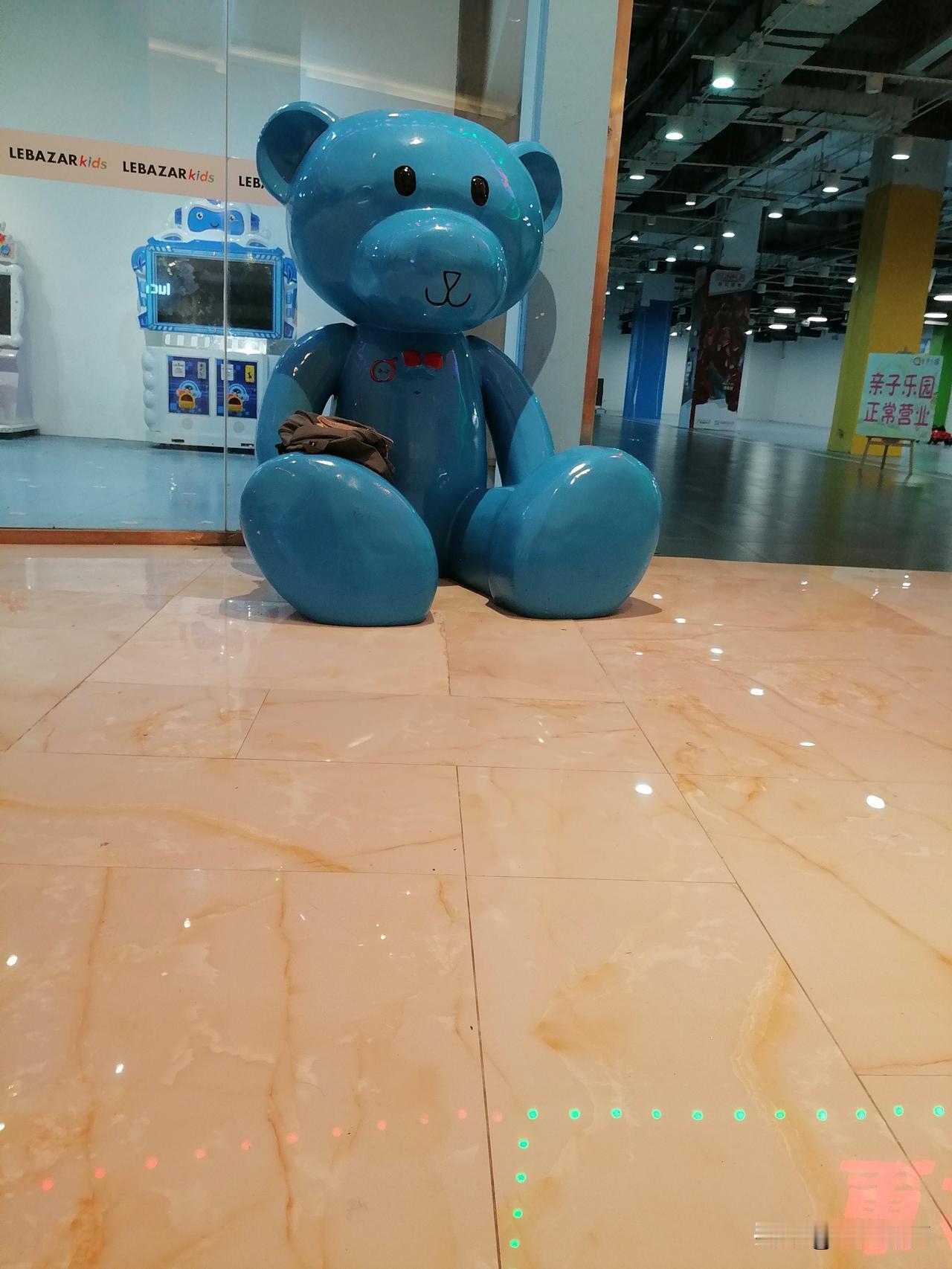 童年的快乐就像夜空中闪烁的星星，数也数不清。小时候，放学后和小伙伴在巷子里玩弹珠