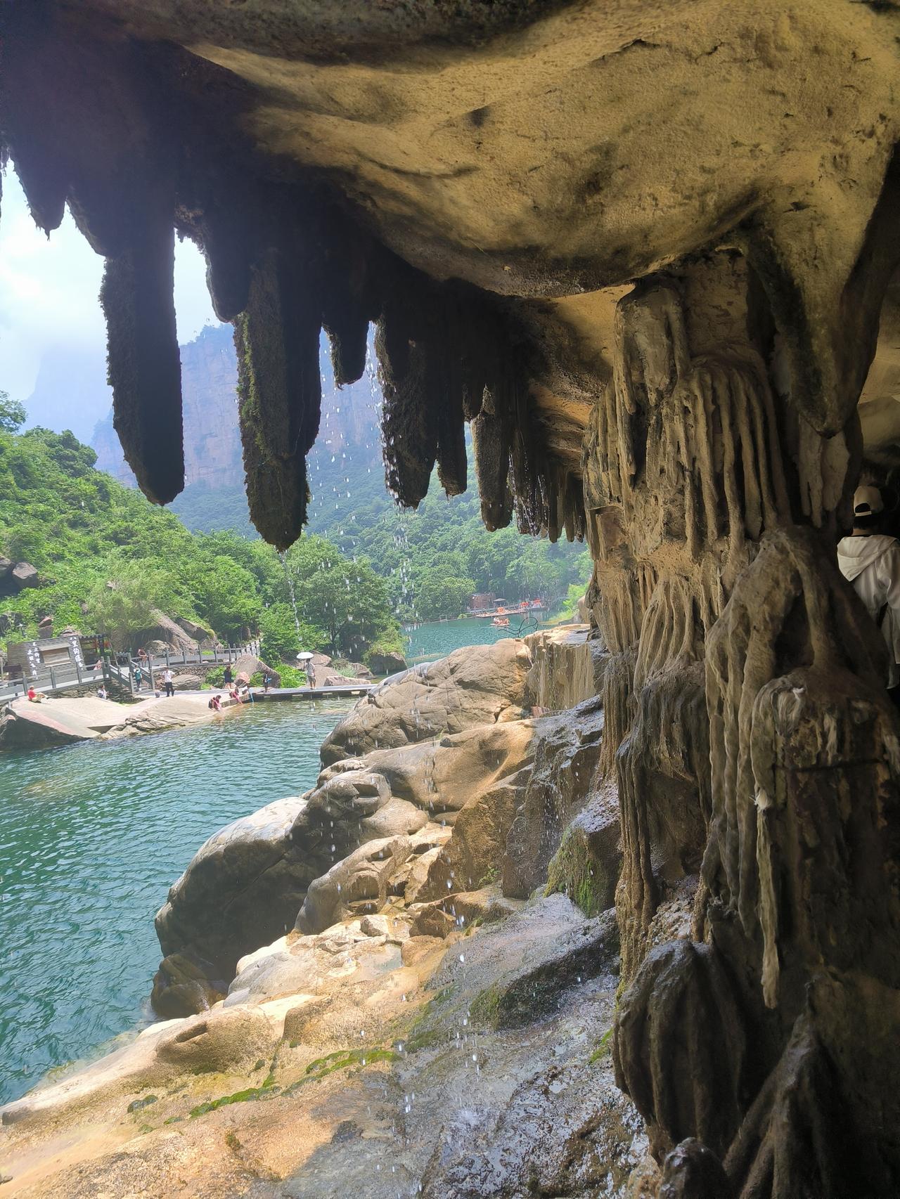 友友说他跟部门领导吵架了，问我怎么办？我的想法不一定成熟，所以这只是我的想法。