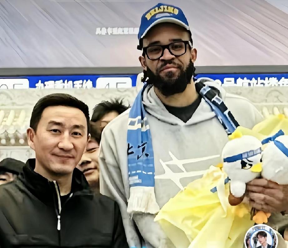 北京球迷是很容易激动的。
NBA天皇巨星麦基一到，京城球迷们就又激动了一把，个个