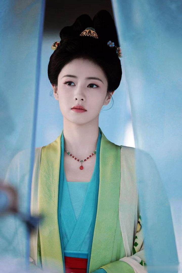 白鹿杨舒伊腹黑姐姐和蠢萌妹妹白鹿杨舒伊对抗路姐妹 妹妹每次上当的样子，都让人想捏