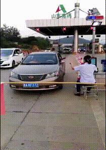 够简陋的