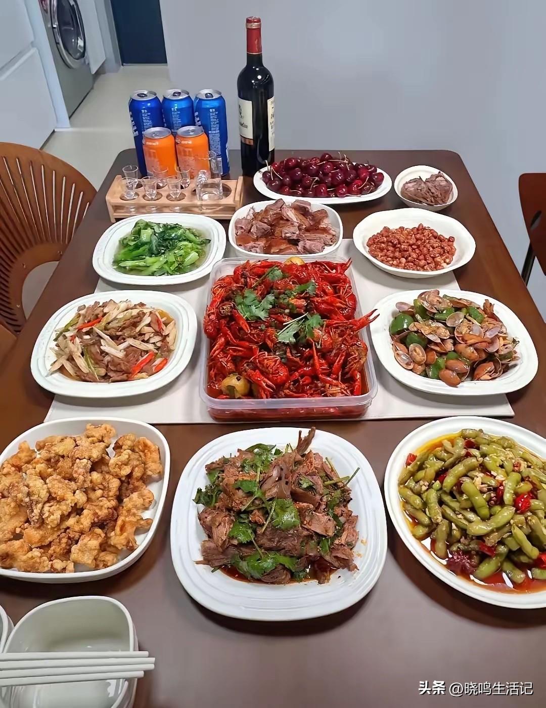 去朋友家吃饭，我带了一箱啤酒一箱奶，感觉礼物拿多了，下次再也不去了。