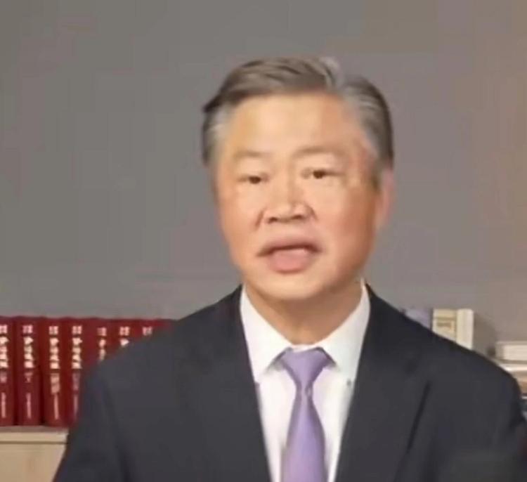 赖岳谦在《谦秋论》里露了个面，替太太玉琴给观众带了个话。
他说得不多，核心就一层