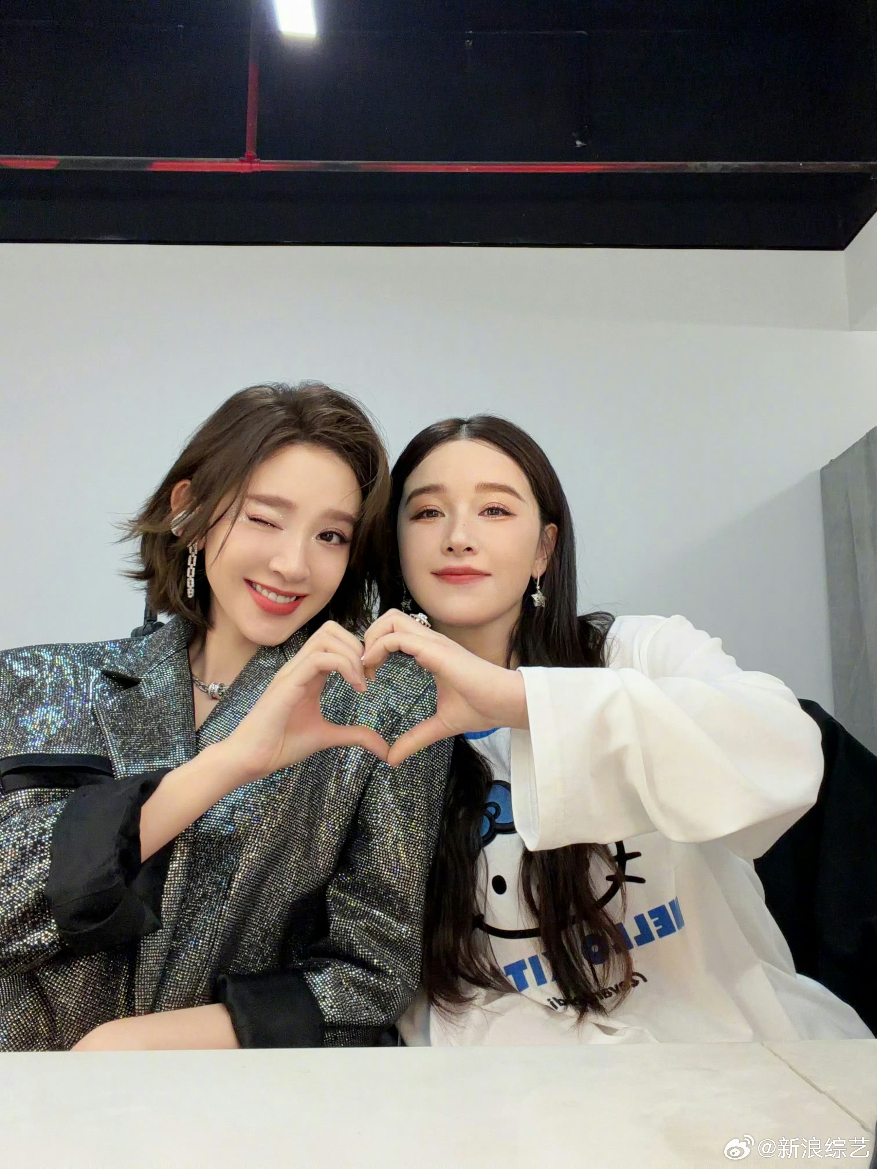 唐艺昕回应阚清子 姐姐贴贴！两位姐姐同框对我的眼睛特别好～乘风直播乘风2026