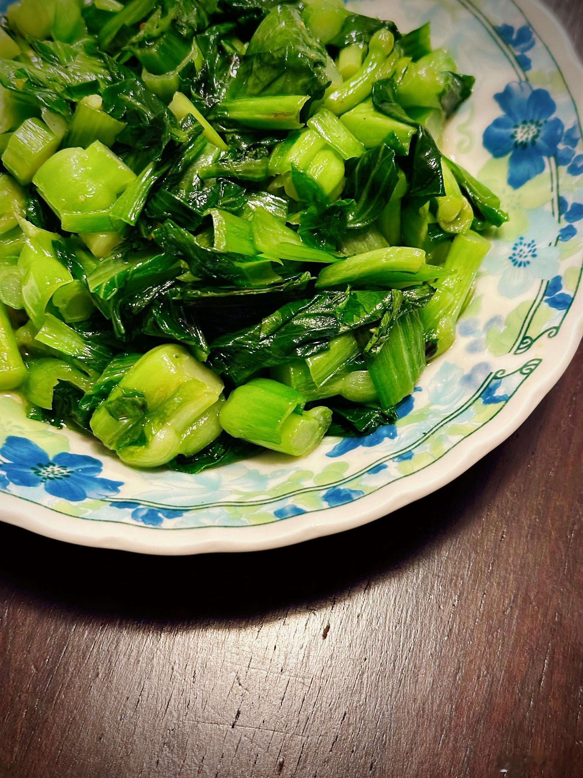 自己的手艺。素麻婆豆腐。一碟炒菜秸。一碗米饭。最高。 