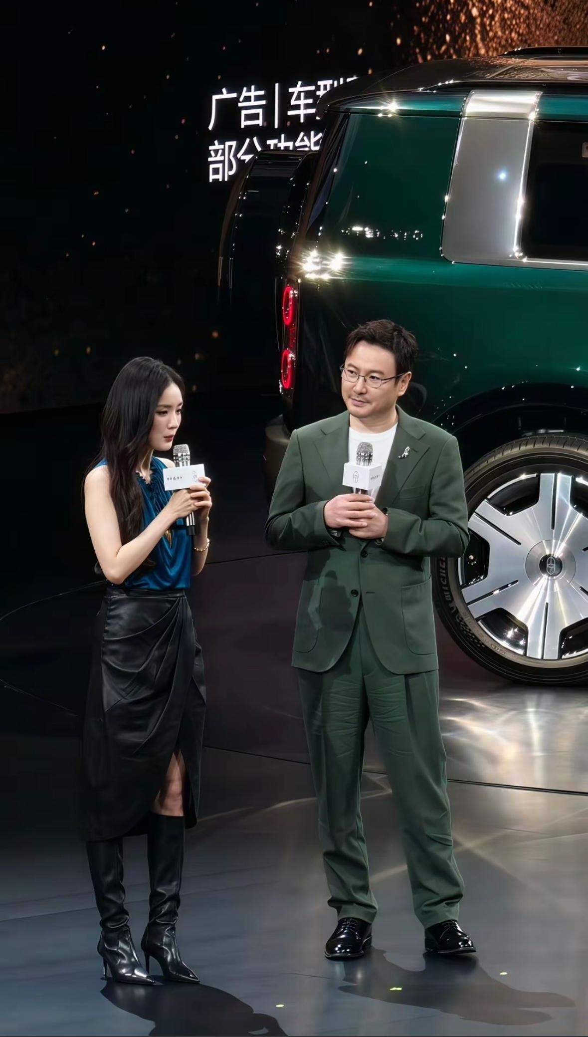 2026成都车展星光云集，大批观众奔赴展馆，原本只为打卡沈腾、杨幂的明星站台，追