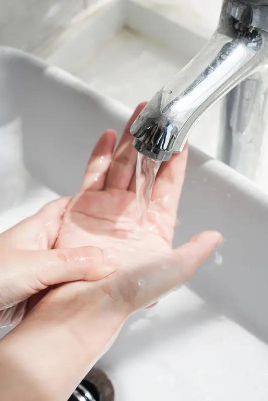 冬季流感肆虐，提前做好预防很重要。没病时，打疫苗是个“大杀器”，能在体内形成抗体