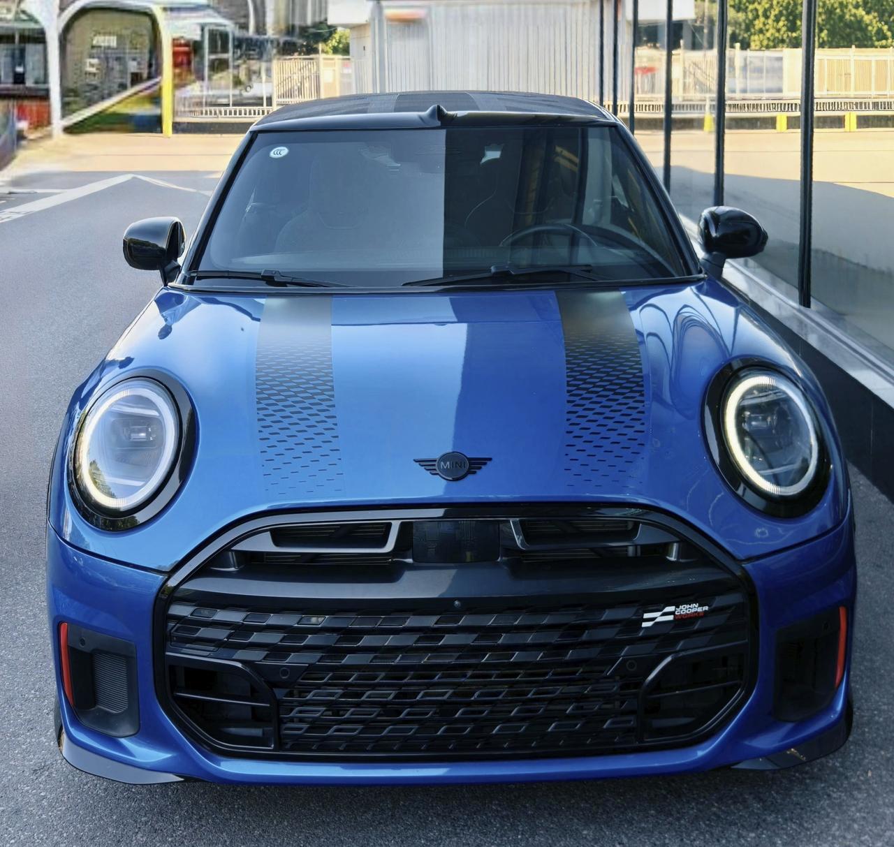 MINI JCW 敞篷，因为对电MINI印象很好，所以自然对油版JCW期待很高。