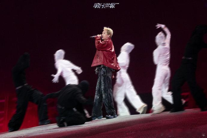 汪苏泷演唱会机甲本来要取消的 原来那个机甲差点就没了！汪苏泷说本来要取消最后还是