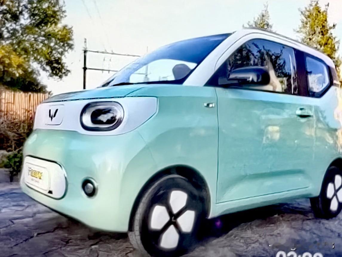 我们在城市的通勤中，却知道交通道路的拥挤和停车难。五菱宏光MINIEV它可是20