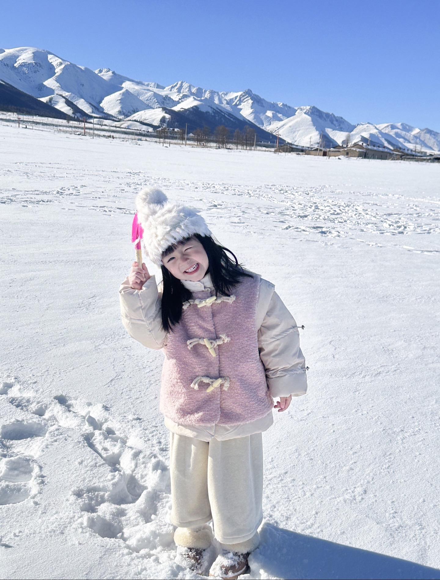 下过雪的山🏔️ 是新疆孩子的快乐源泉～🌨️🌨️🌨️   喜欢闪...