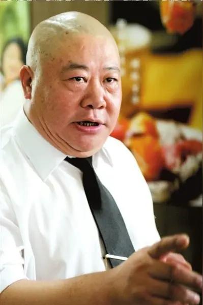 物业困局？
物业经理的一天:   收费日

场景一
物业经理:  张师傅，您该交