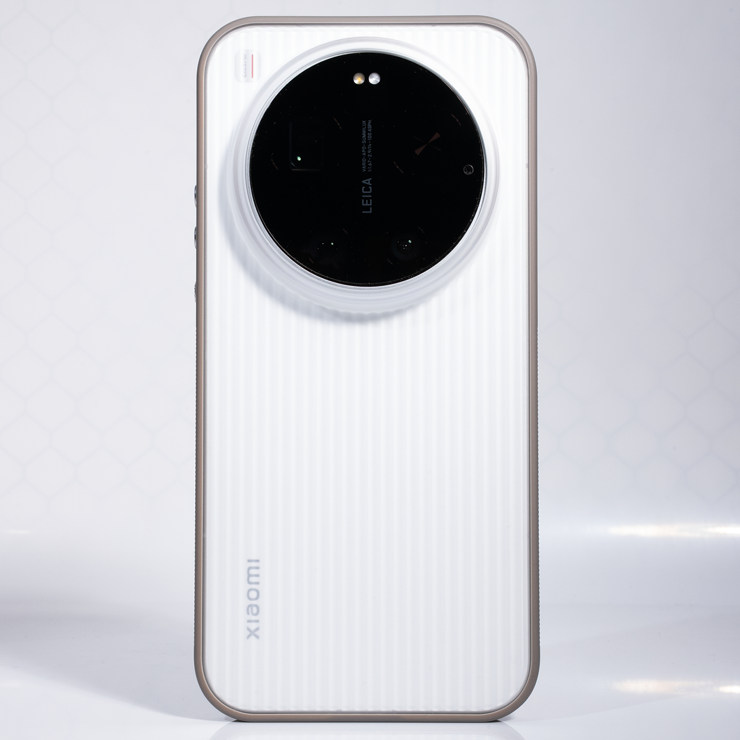 不得不说，这一代 小米17Ultra 在外观设计上的完成度，确实是近几代里比较在