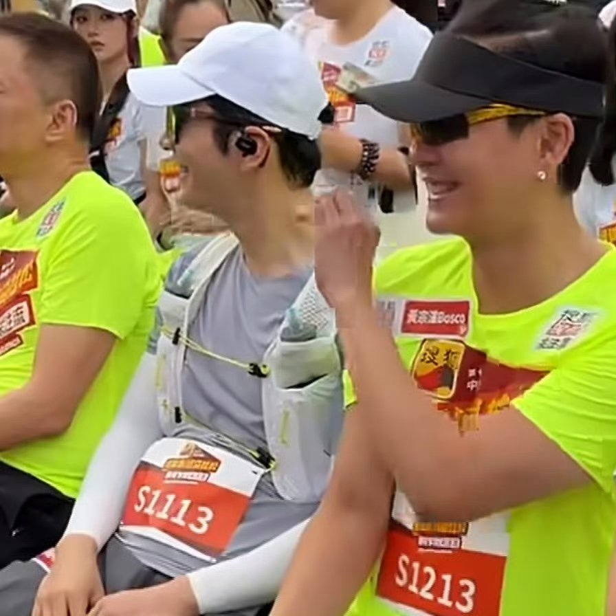 黄宗泽比黄晓明还会饭撒搜狐新闻马拉松名场面，黄宗泽模仿饭撒，自带港星魅力更绝 