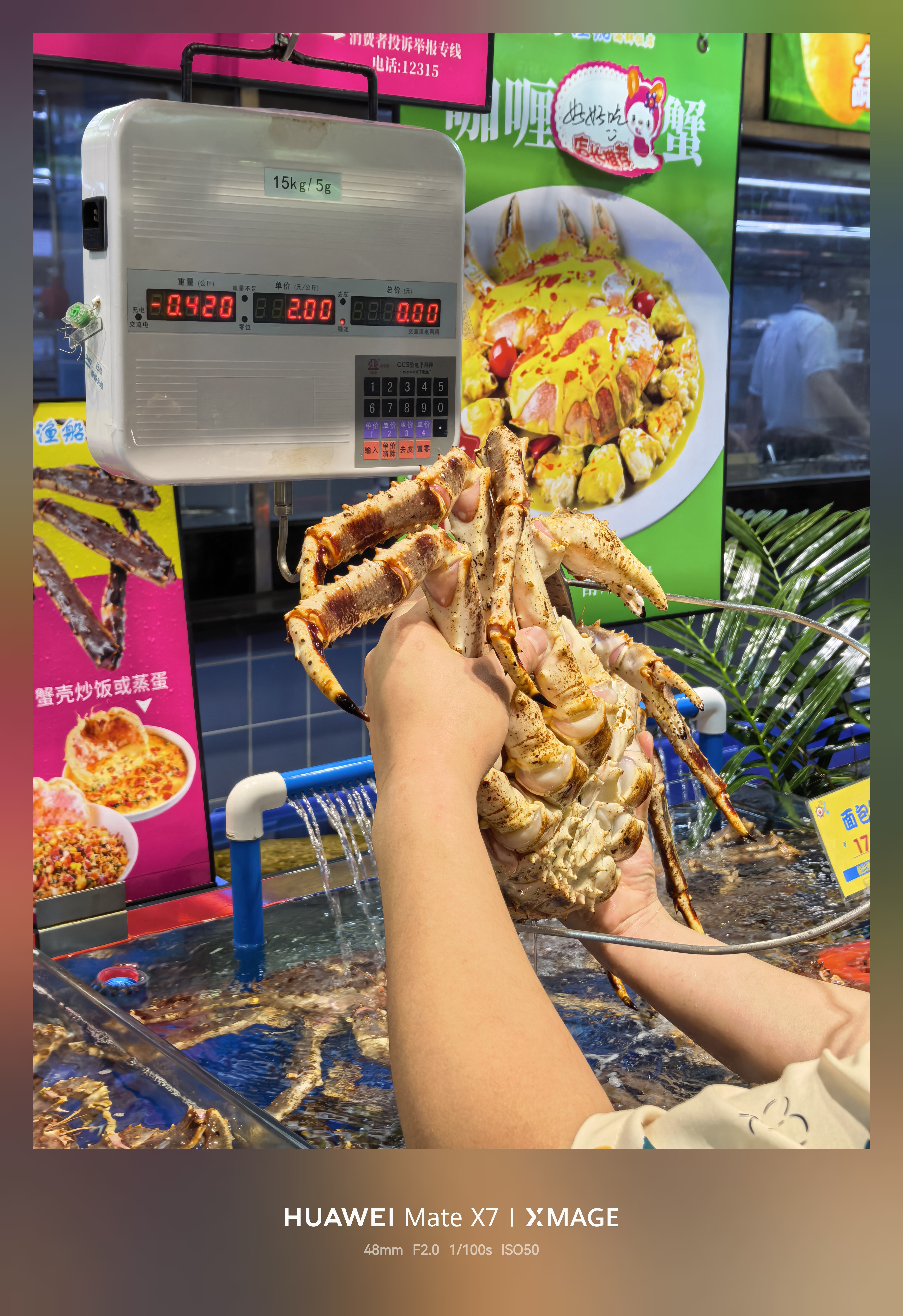 今天是恋爱两周年，来吃顿海鲜。前几天我跟爱妻讨论，我问她结婚纪念日和恋爱纪念日哪