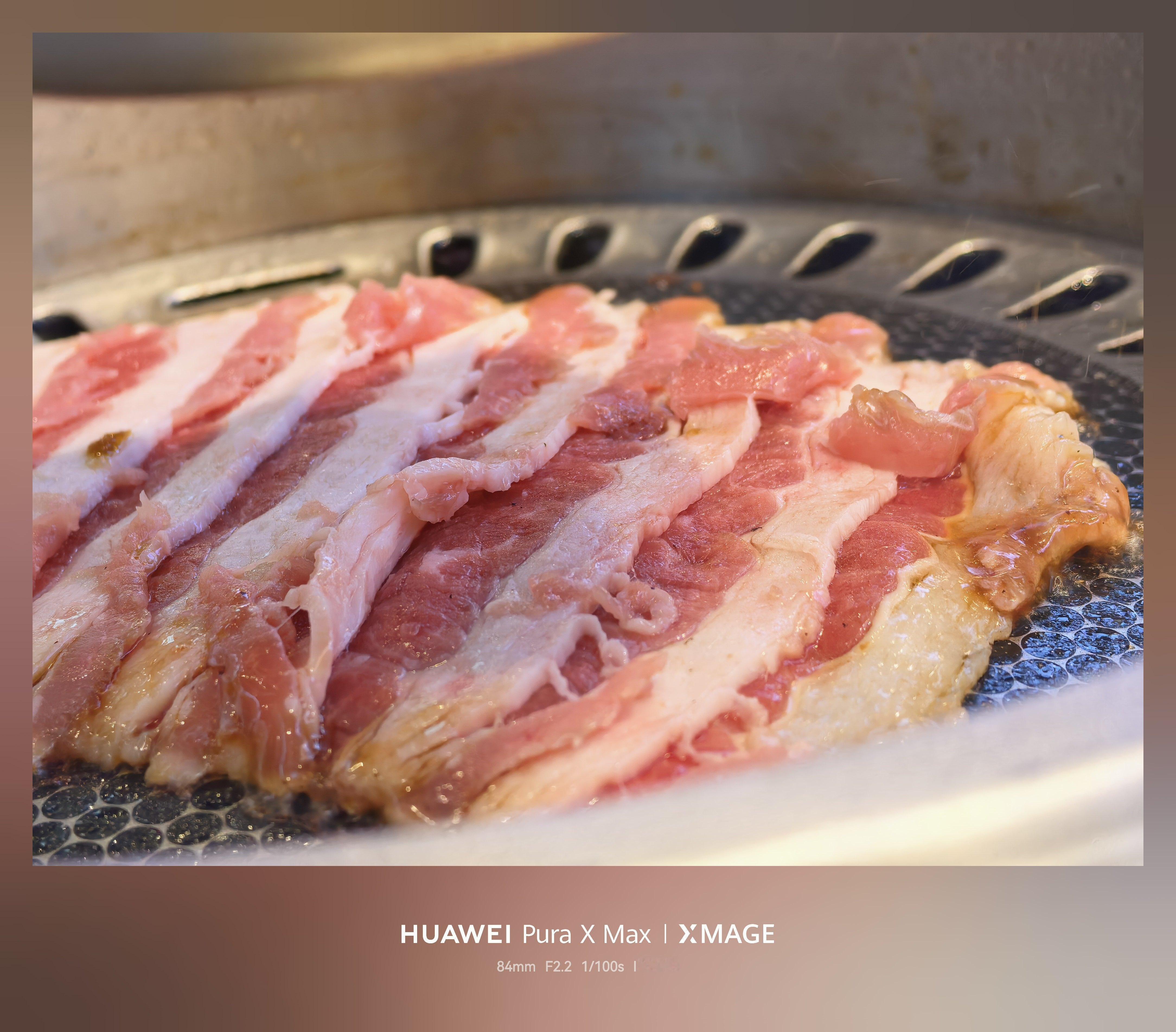 到时间了，你们饿吗？睡着了吗？ 冷面和烤肉是不是很配！ 