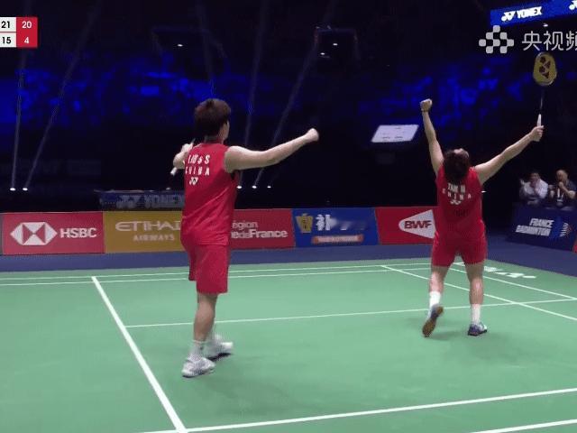 刘圣书谭宁2比0岩永铃中西贵映（15，4）晋级2025年羽毛球世锦赛女双决赛决赛