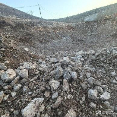 胆儿太肥！4500万养牛场没一头牛，天天倒卖矿石赚疯了
 
山东泗水县这事儿简直