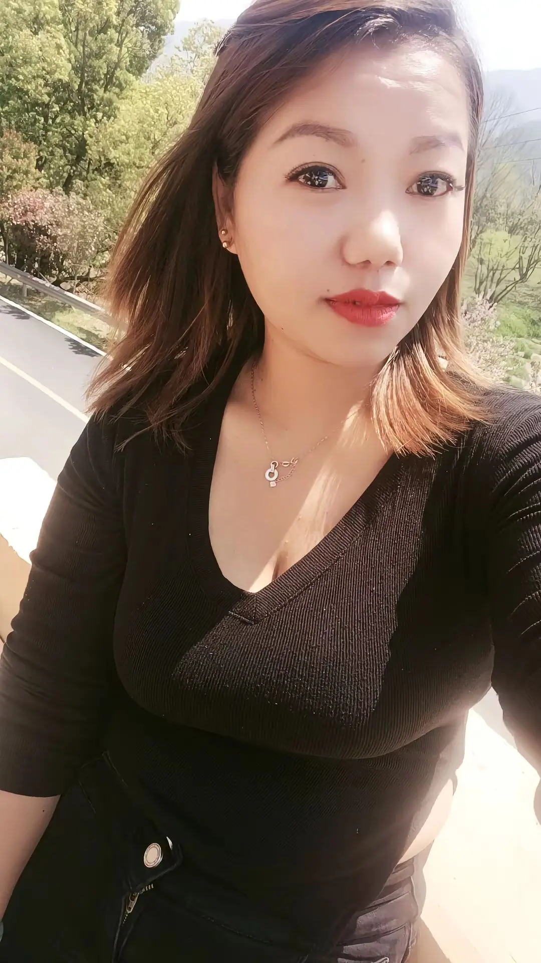 任何人和事，时间终会给我们答案，在细水长流的日子里，不说永远，只说珍惜。