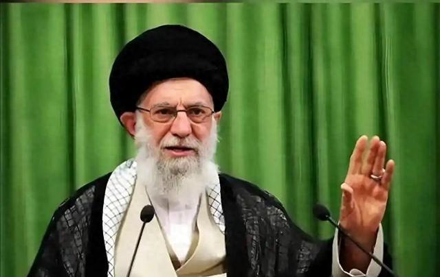 一旦战争爆发，伊朗唯一活路，就是把那一万枚导弹一次全打出去！


美国海军航母编