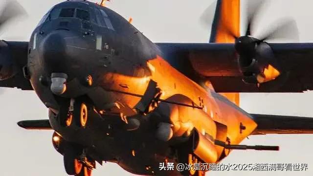 美帝的AC-130，绰号“死亡天使”或“死神”，当然大家更喜欢喊它是“空中炮艇机