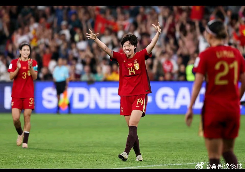 中国女足亚洲杯晋级八强3月6日讯 女足亚洲杯小组赛第二轮，中国女足3-0击败乌兹