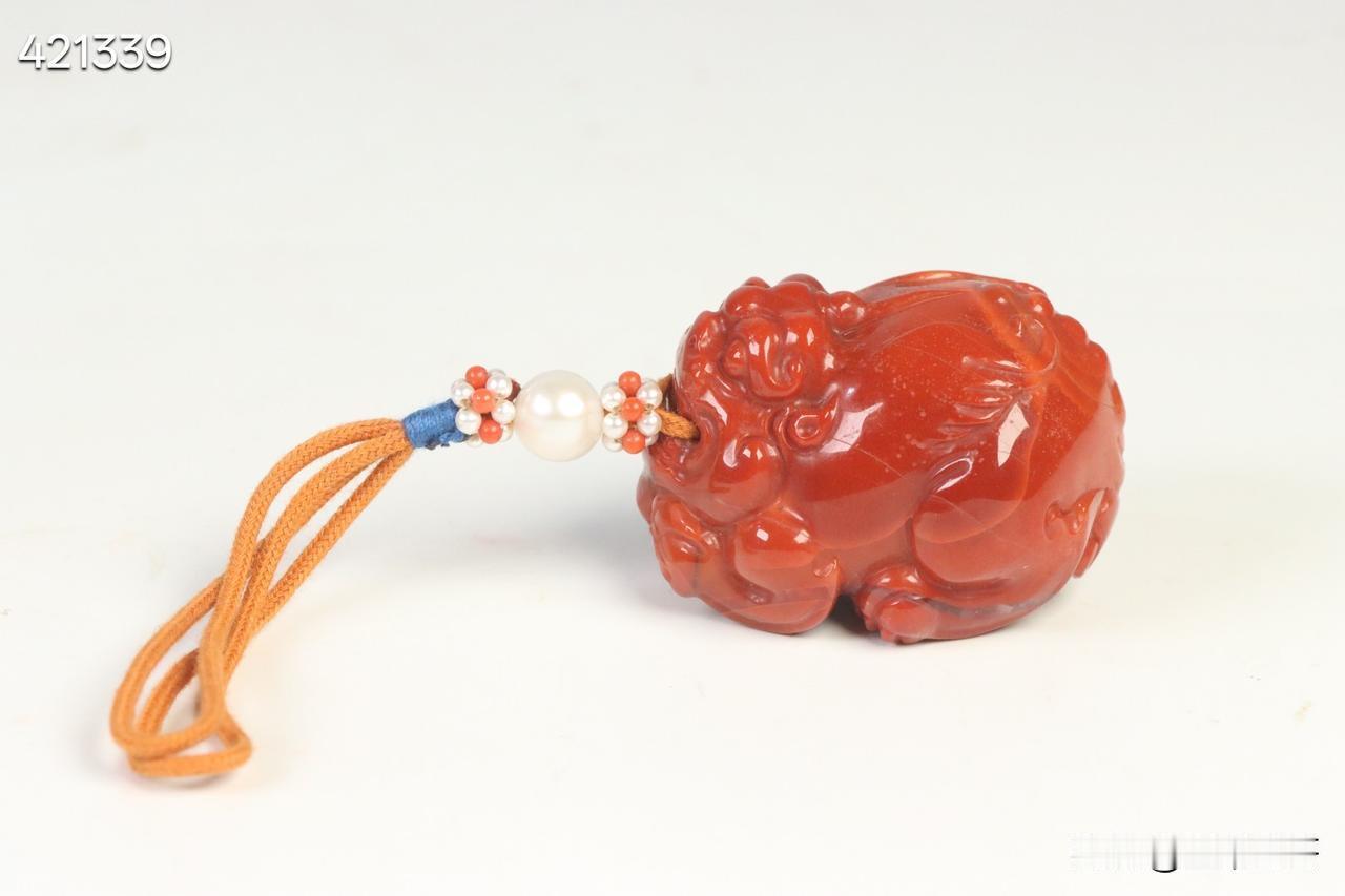 收藏把玩精品  南红玛瑙貔貅瑞兽把件。

规格：4.12*3.16*2.76cm