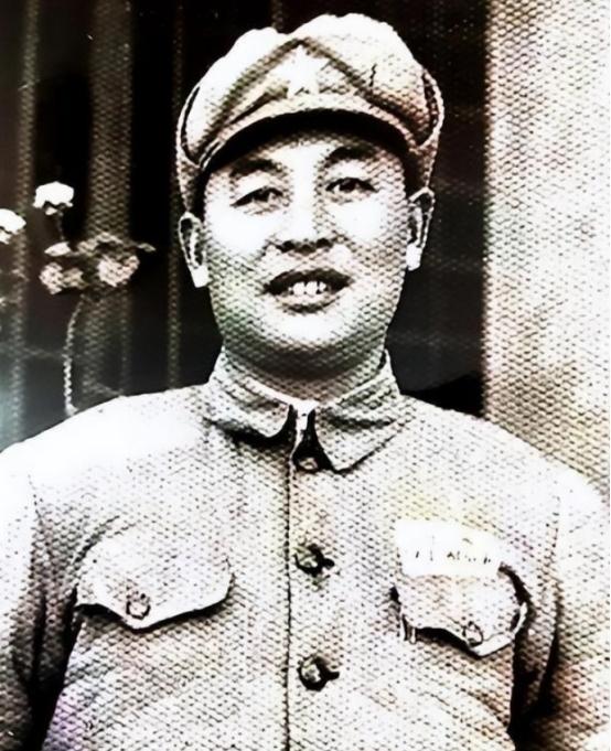 1955年，志愿军第16军军长刚刚回国，关系挂靠在南京军区机关食堂。住处就一张折